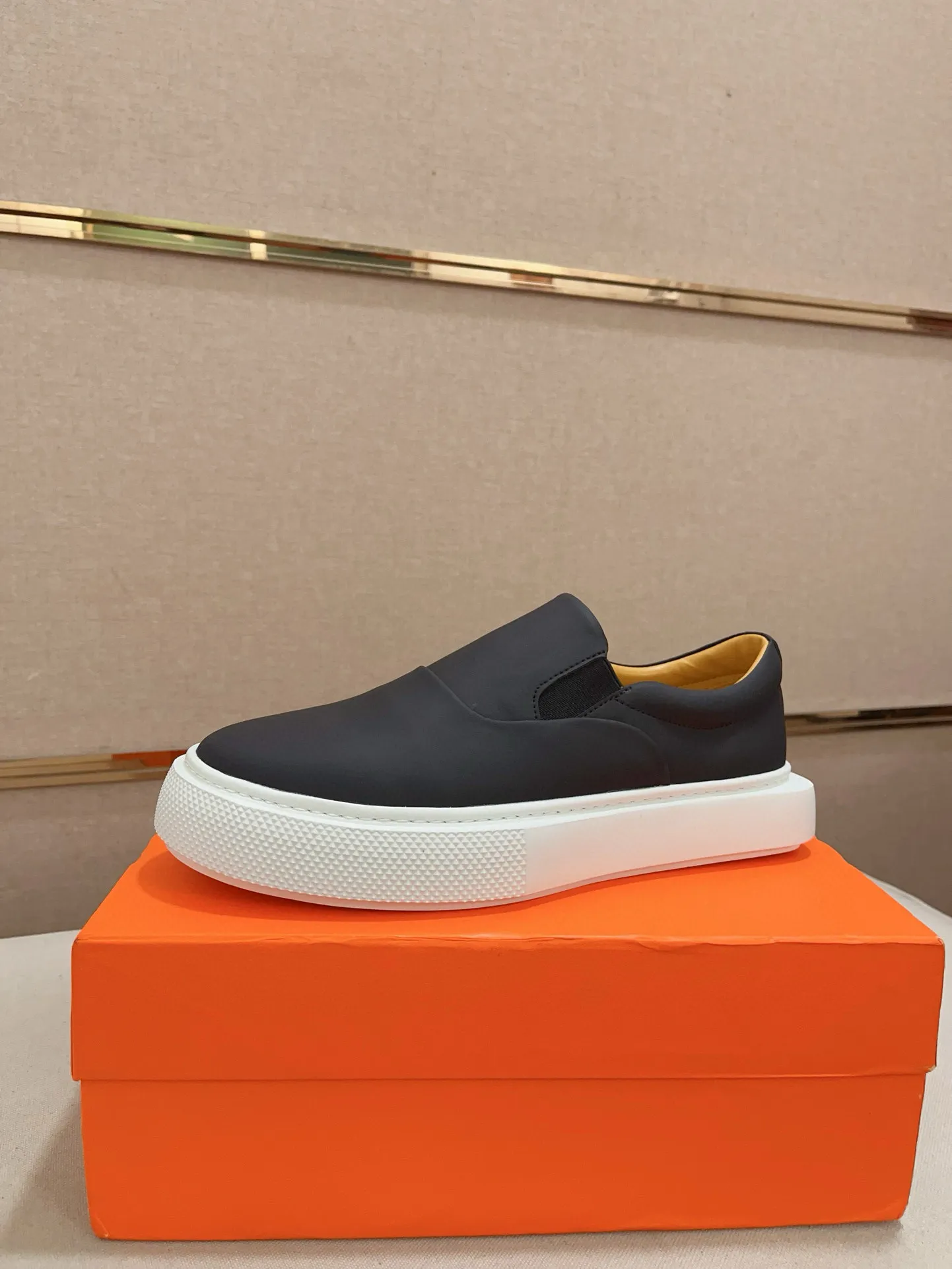 Men's clothing and shoes💰: 442💰《HERMES》【Classic original single version】Hermès; top 🔝purchase agent🔍🔍men's latest 🇺🇸 counter sales simultaneously, imported from Italy original ▲▲cowhide ▲▲ (high-end, nobility, class) ) Exquisite workmanship (Italian 🇮🇹 imported water-dyed 🐂 cowhide lining) sole: original sole provided by the original factory, ⚠️exclusive double-layer activity·TPR·rubber·combined molded outsole; super comfortable·wear-resistant·non-slip·environmental protection The real thing is more beautiful if you take the real thing (high quality, follow the order). You can enter and exit the counter at will * Number of yards: 38-44 (45 can be customized and cannot be returned or exchanged)